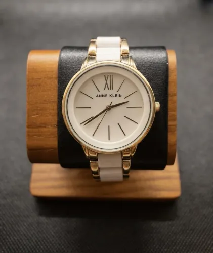 Relógio Feminino Anne Klein Branco com Dourado Novo