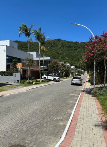 Terreno em condomínio fechado na Cachoeira do Bom Jesus REF: 610
