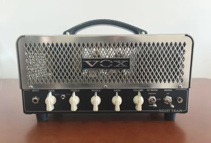 Cabeçote 100% valvulado VOX Night Train 15W TROCA