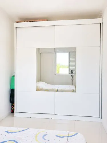 GUARDA ROUPA CASAL GRANDE EM ÓTIMO ESTADO