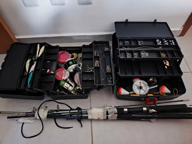 Kit de Pesca Completo (Molinete Marine Sports, Carretilha, Varas e Maletas Cheias