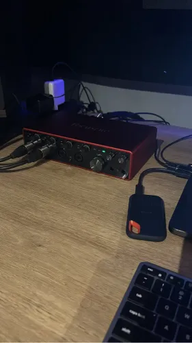 Interface de áudio focusrite Scarlett 18i8 3ª geração