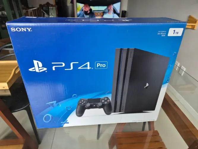 Caixa de PS4 PRO (somente a caixa)