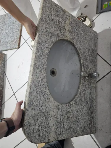 Pia de banheiro com cuba + peças de granito