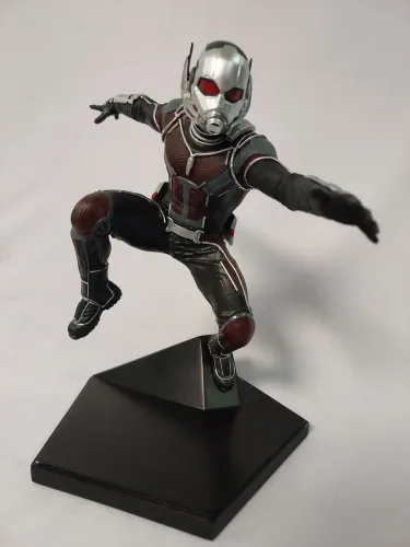 Homem formiga iron studios 