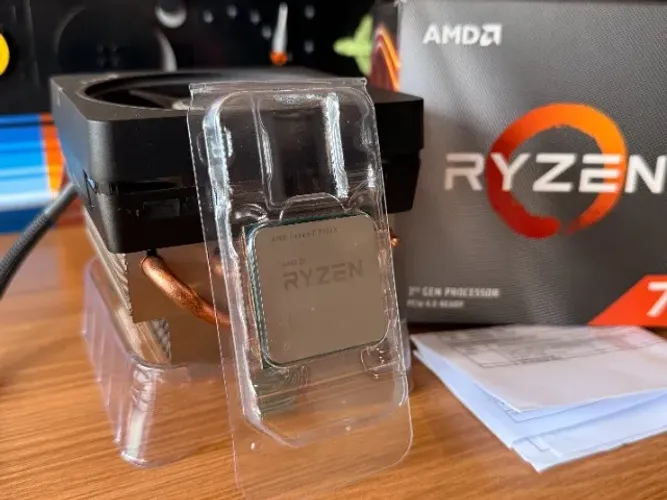 Processador CPU Ryzen 3700X + Cooler Wraith Prism