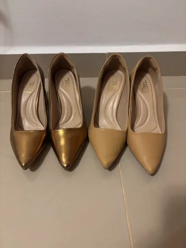 Sapato Scarpin Nude e Dourado 35