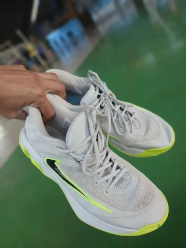 Tenis Giannis Immortality praticamente novo