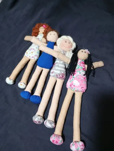 Boneca pernuda 