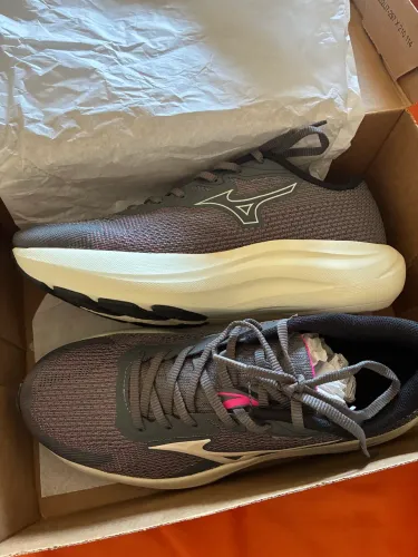 (NUNCA USADO) Tênis Mizuno Virtue 2 - Feminino - Cinza