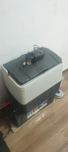 GELADEIRA 12v, Funciona em carro.