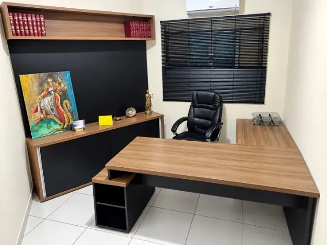 Mesa em L para Escritório, Móvel com Painel e Cadeira presidente (Escritório completo)