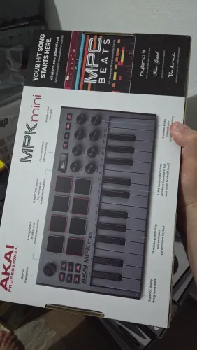 (Lacrado) Teclado Controlador Akai Professional MPK Mini MK3 Cinza