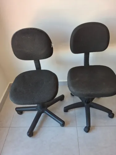 2 Cadeiras de escritório sem braço 