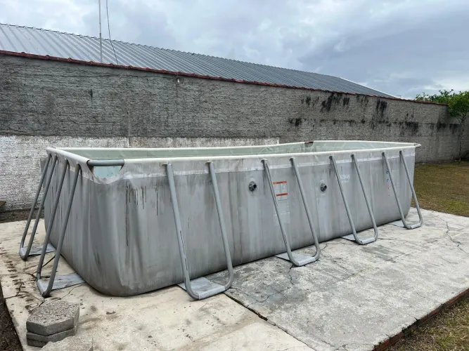 Piscina bestway 19.281L usada