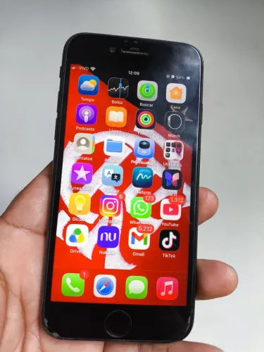 iPhone SE   2º geração R$550 reais 