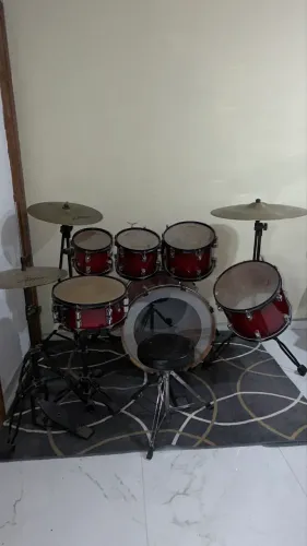Bateria RVM completa com pratos Zildjian Z Custom originais