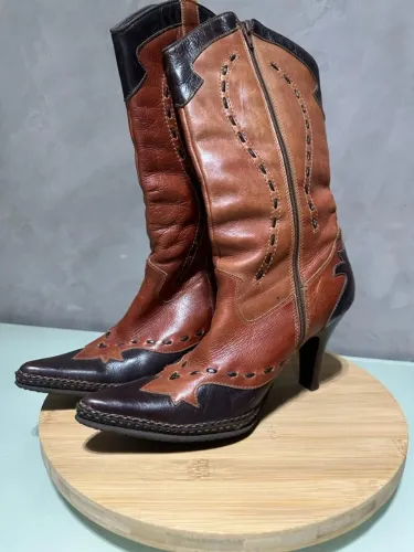 bota feminina 36 de couro legítimo estilo western/country cano alto salto fino artesana