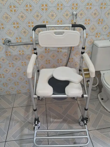 Cadeira de banho em bom estado