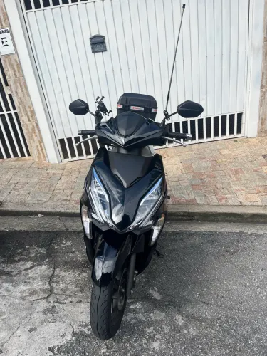 Elite 125. Moto boa para o dia a dia, muito econômica e fácil de pilotar 