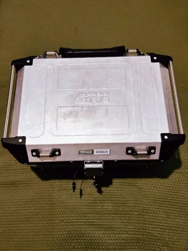 Baú Bauleto Givi Trekker Outback Monokey 58 L Obkn58a-br (Usado)
