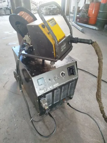 Máquina de solda mig LAI 400 ESAB 