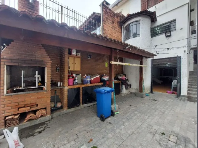 Casa com 4 Quarto(s) e 4 banheiro(s) para Alugar, 180 m² por R$ 6222 / Mês