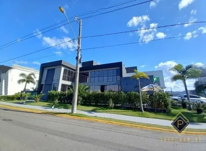 CASA Cond. Fechado 3suítes, 5bwc, 4vg, piscina priv. e muito mais, lazer completo CONFIRA