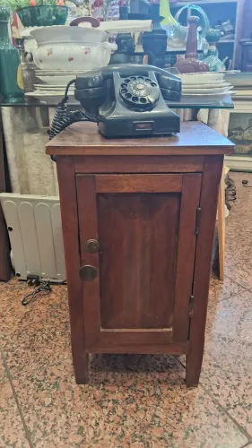 Antiga e Belíssima mesa de Cabeceira medidas 58x33x33