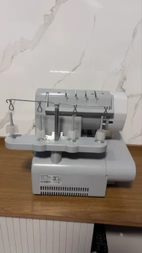 Máquina de costura overloque
