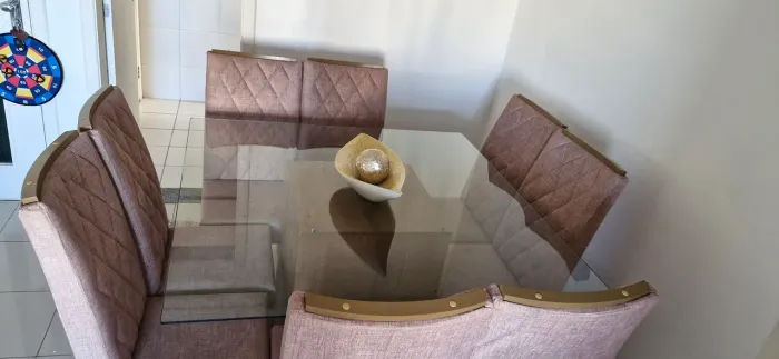 Mesa de jantar com 8 cadeiras