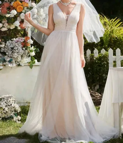 Vestido noiva em tule branco, decote em V, tam. P