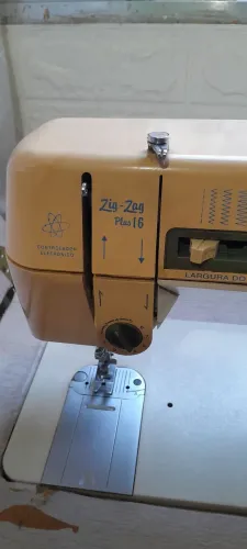 Maquina de costura zigzag