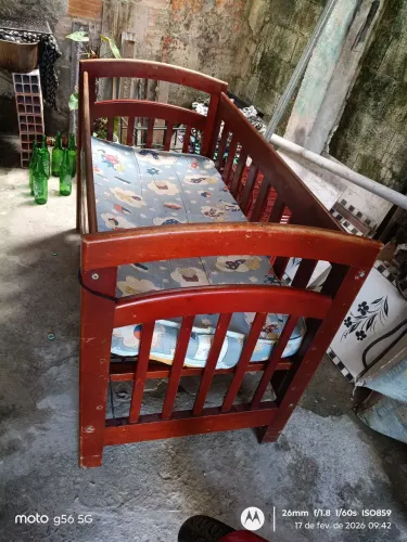 Berço de madeira de criança