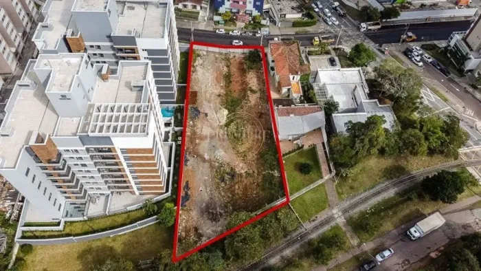 Terreno em localização privilegiada no Cabral - Curitiba/PR