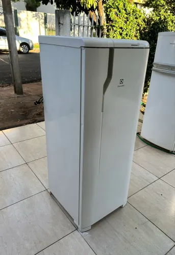 Geladeira Electrolux frost free de 322 litros