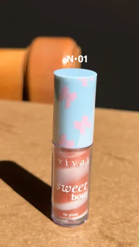 Gloss e batom disponíveis