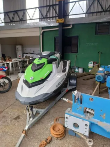 Jet ski