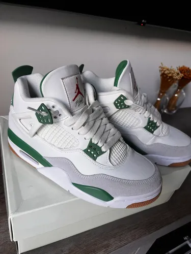 Jordan 4 SB