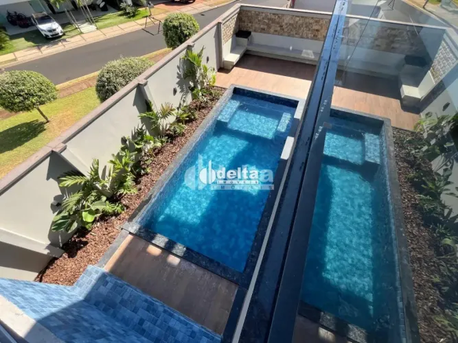 Casa em condomínio com 4 suítes disponível para locação no bairro Jardim Sul em Uberlândia