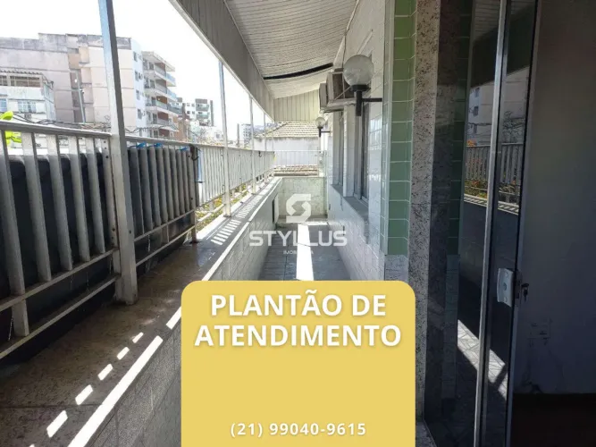 Apartamento Vazio em Localização Privilegiada com Varanda e Ampla Sala! M49D