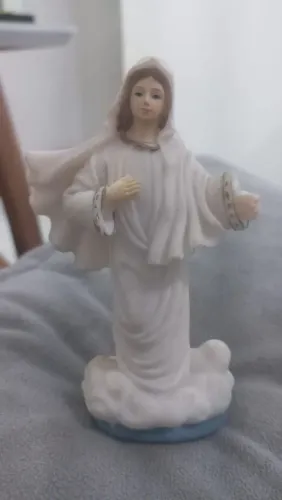 Escultura em resina Nossa Senhora Rainha da Paz