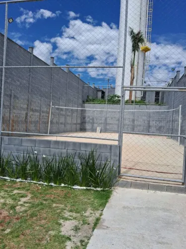 Fica próximo ao hospital frei Abraão