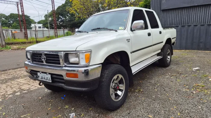 Toyota Hilux CD SR5 4X4 2.8 Diesel 2000