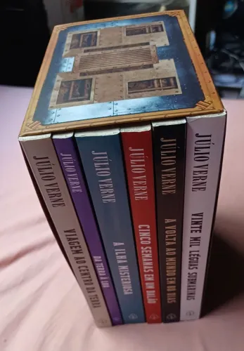 Box com 6 Livros do Júlio Verne