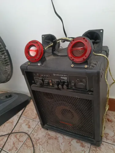 Caixa de som (própria pra instrumentos )