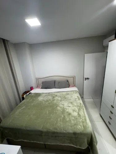 Cama King Size com box baú e cabeceira