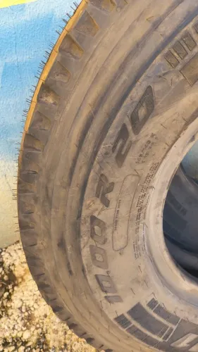 Vendo PAR de Pneus PIrelli FG01 10.00R20 Compact Novos Sem Uso 