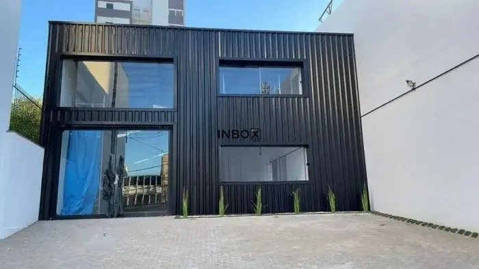Depósito com 310m2 priv. e área total 470m2, com estacionamento e segurança