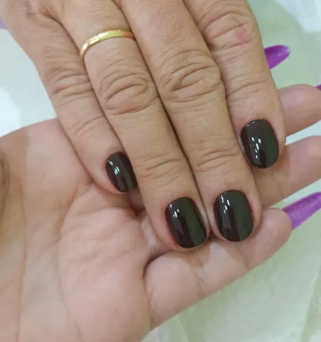 Vaga para manicure/ WhatsApp *